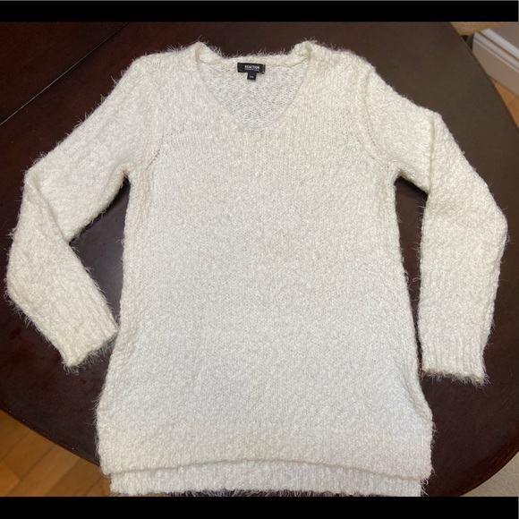 V neck sweater by Kenneth Cole - Picture 1 of 8